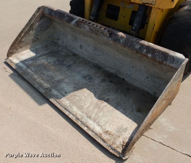 image for item JO9158 2012 Yanmar S220R  skid steer loader