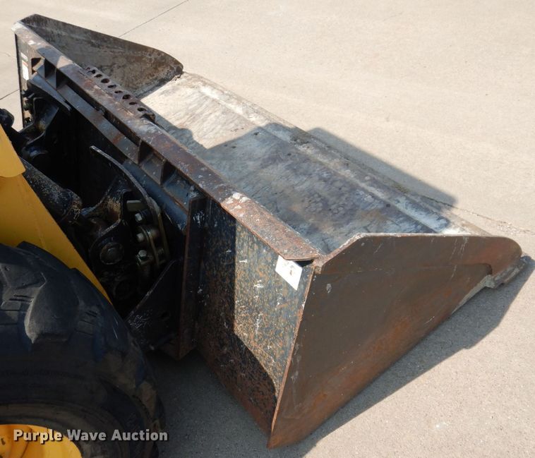 image for item JO9158 2012 Yanmar S220R  skid steer loader