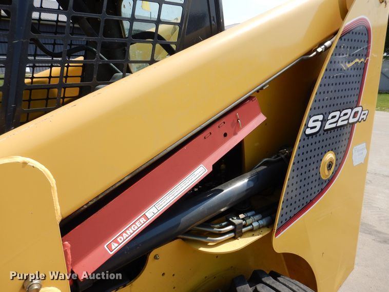 image for item JO9158 2012 Yanmar S220R  skid steer loader