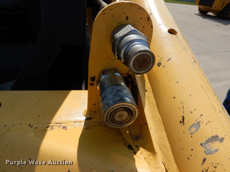 image for item JO9158 2012 Yanmar S220R  skid steer loader