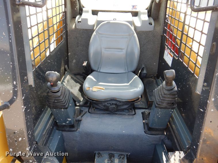 image for item JO9158 2012 Yanmar S220R  skid steer loader