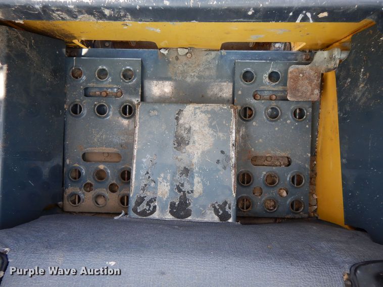 image for item JO9158 2012 Yanmar S220R  skid steer loader