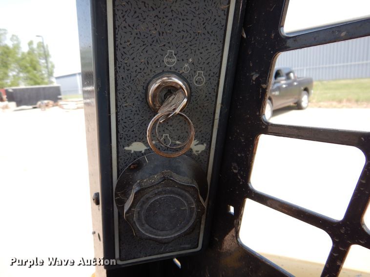 image for item JO9158 2012 Yanmar S220R  skid steer loader