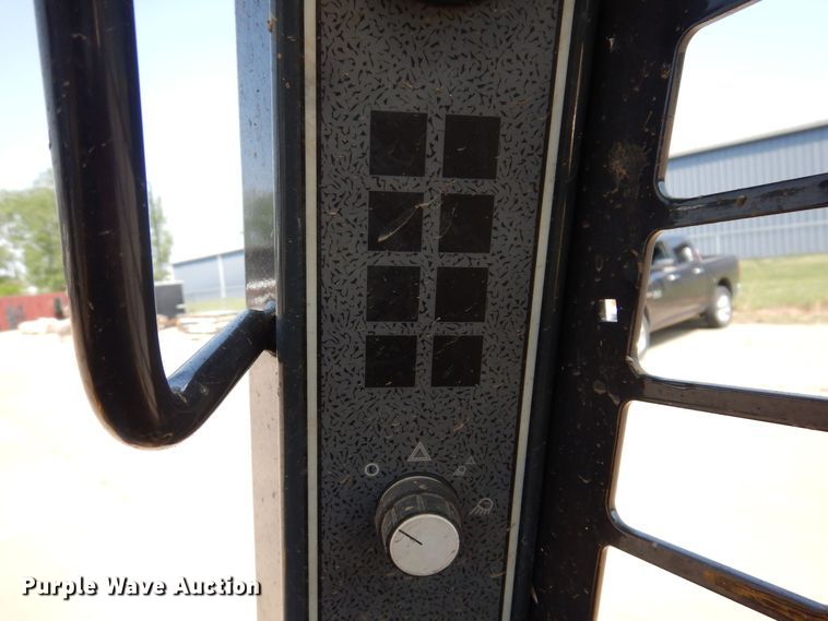 image for item JO9158 2012 Yanmar S220R  skid steer loader