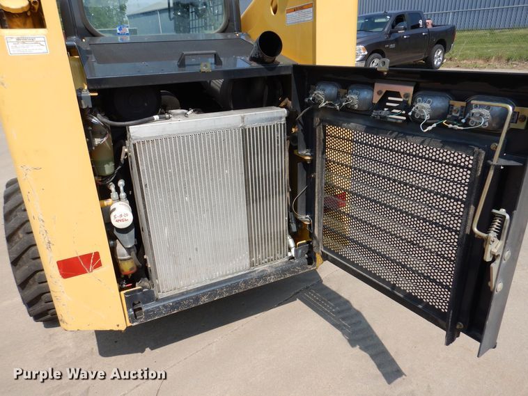 image for item JO9158 2012 Yanmar S220R  skid steer loader