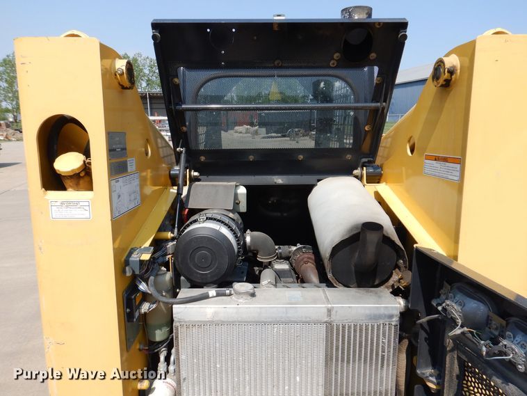 image for item JO9158 2012 Yanmar S220R  skid steer loader