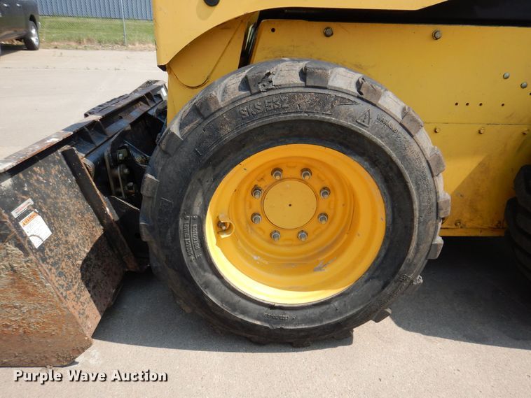 image for item JO9158 2012 Yanmar S220R  skid steer loader