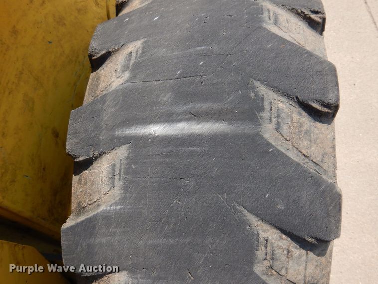 image for item JO9158 2012 Yanmar S220R  skid steer loader