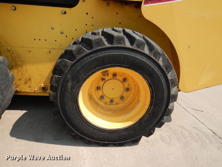 image for item JO9158 2012 Yanmar S220R  skid steer loader