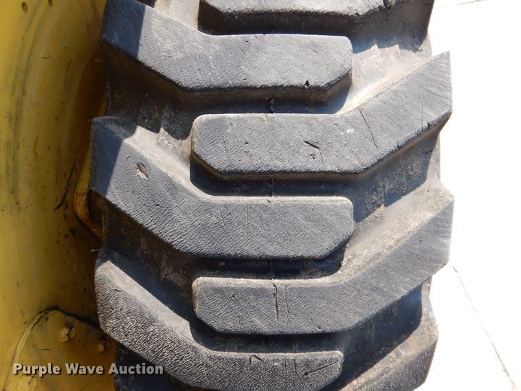 image for item JO9158 2012 Yanmar S220R  skid steer loader