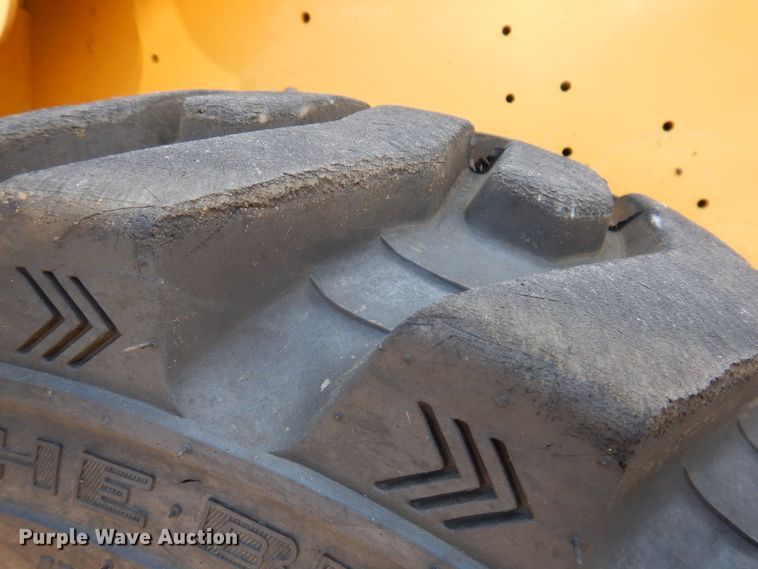 image for item JO9158 2012 Yanmar S220R  skid steer loader