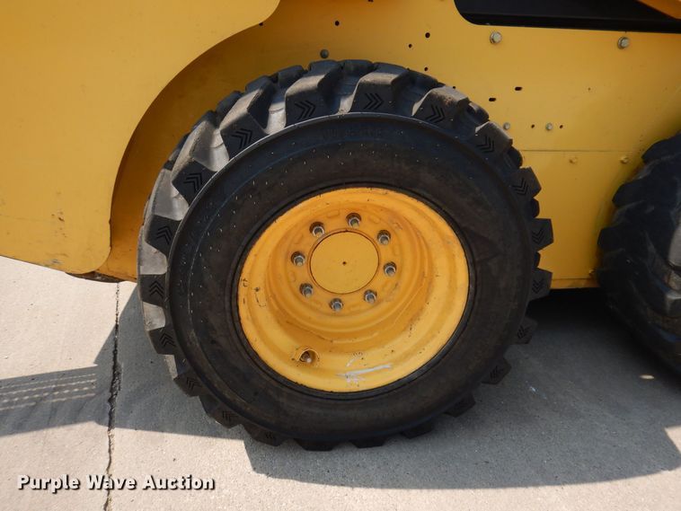 image for item JO9158 2012 Yanmar S220R  skid steer loader