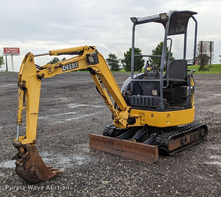 image for item KB9427 2005 John Deere 17ZTS  mini excavator