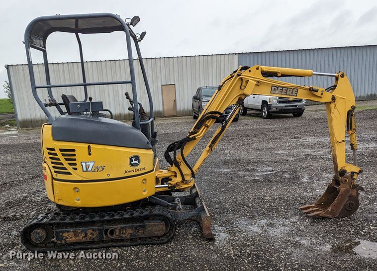 image for item KB9427 2005 John Deere 17ZTS  mini excavator
