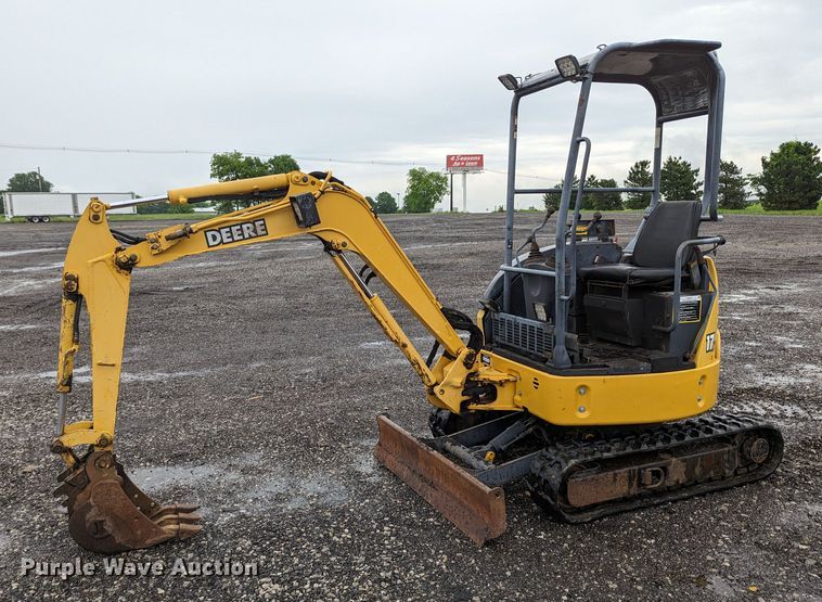 image for item KB9427 2005 John Deere 17ZTS  mini excavator