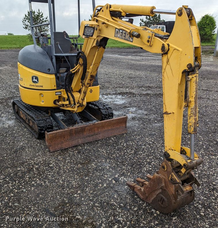 image for item KB9427 2005 John Deere 17ZTS  mini excavator