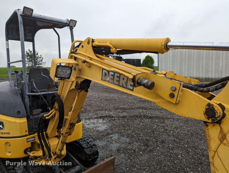 image for item KB9427 2005 John Deere 17ZTS  mini excavator