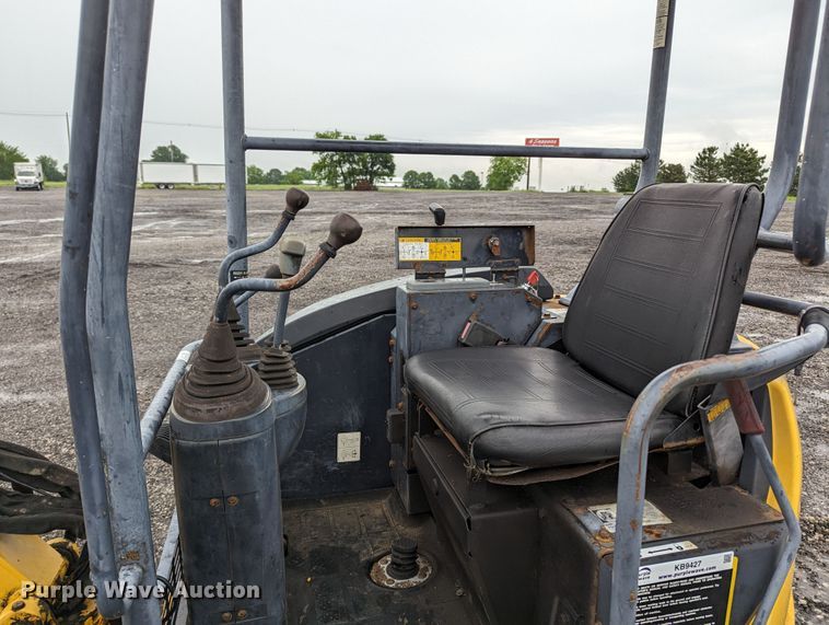 image for item KB9427 2005 John Deere 17ZTS  mini excavator