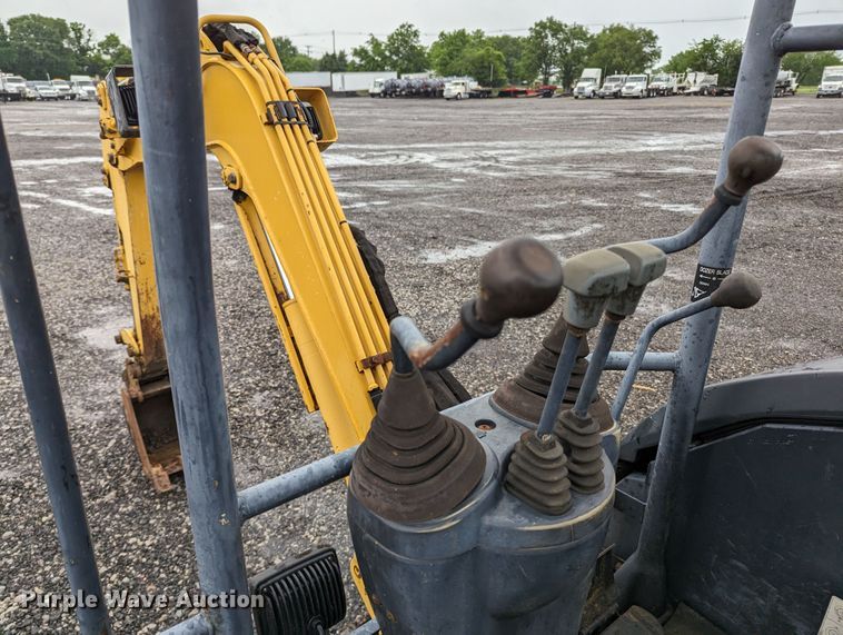 image for item KB9427 2005 John Deere 17ZTS  mini excavator