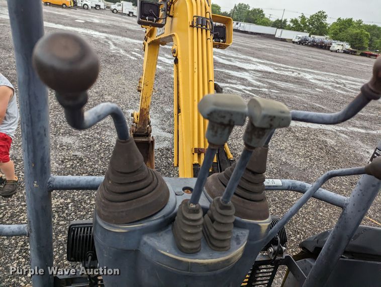 image for item KB9427 2005 John Deere 17ZTS  mini excavator