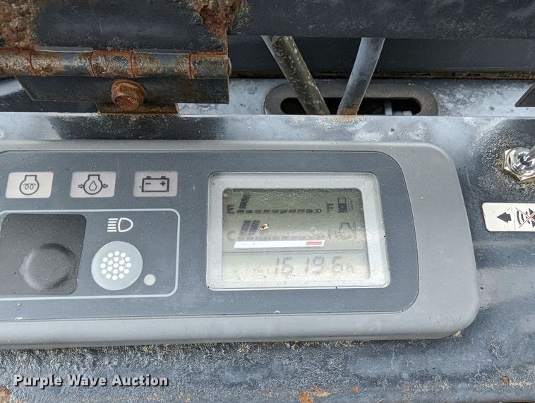 image for item KB9427 2005 John Deere 17ZTS  mini excavator