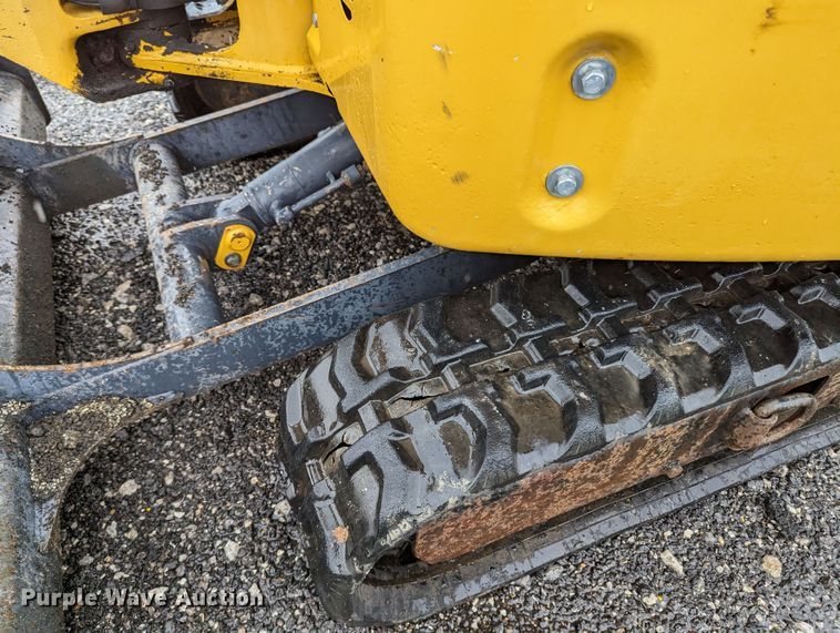 image for item KB9427 2005 John Deere 17ZTS  mini excavator