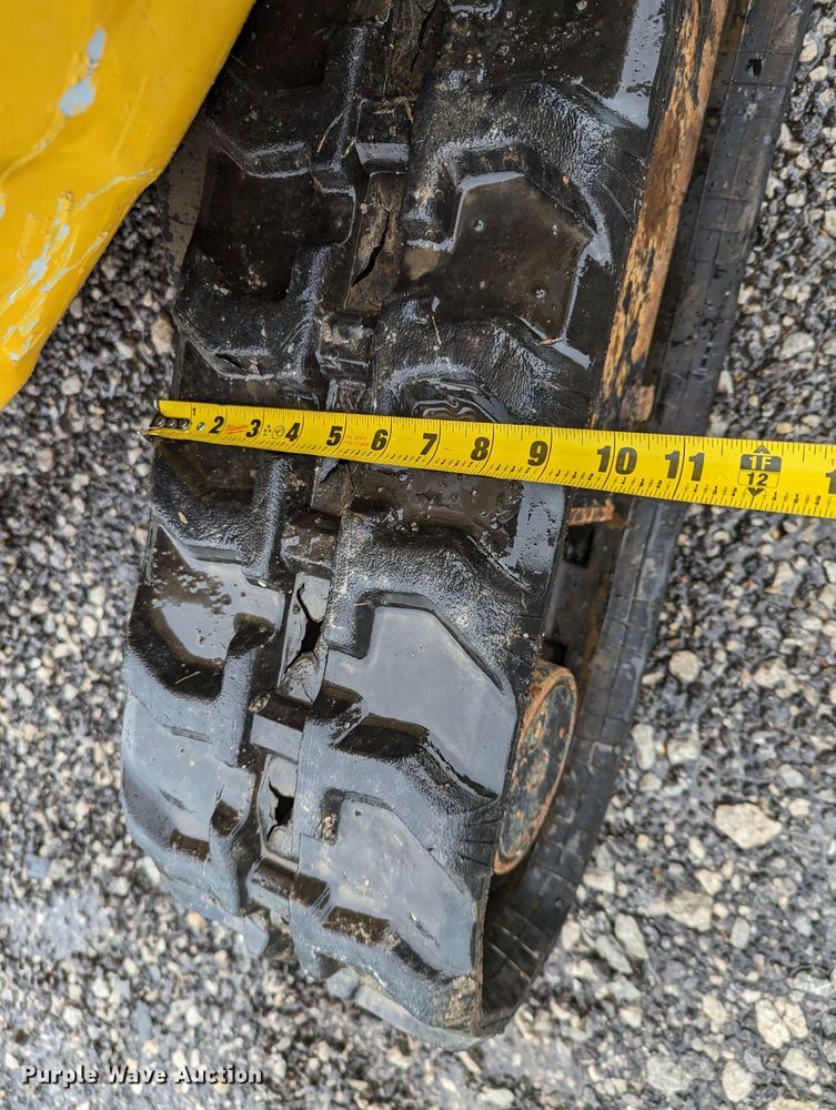 image for item KB9427 2005 John Deere 17ZTS  mini excavator