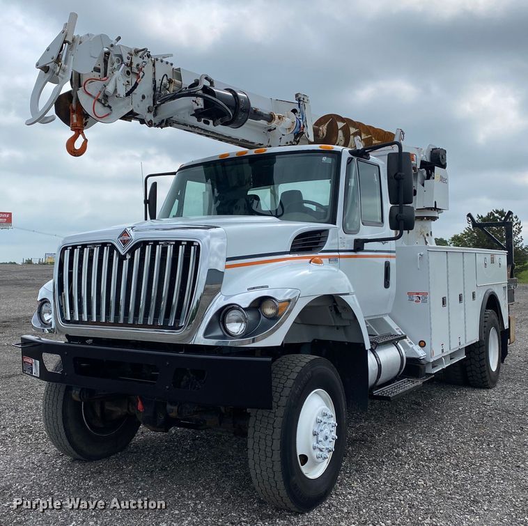 image for item KB9431 2013 International 7300 SFA  digger derrick truck