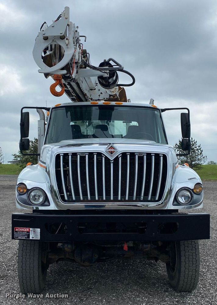 image for item KB9431 2013 International 7300 SFA  digger derrick truck