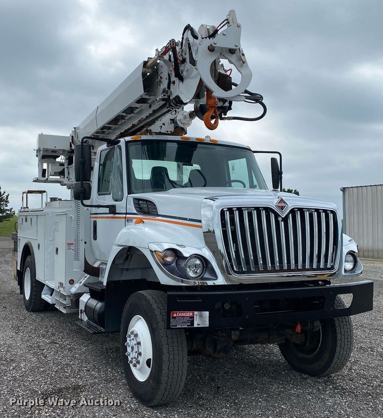 image for item KB9431 2013 International 7300 SFA  digger derrick truck