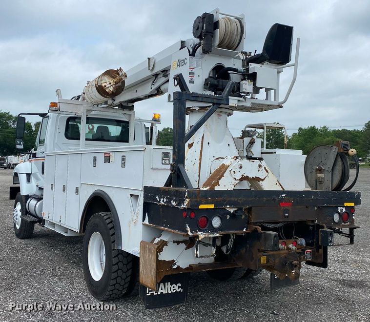 image for item KB9431 2013 International 7300 SFA  digger derrick truck