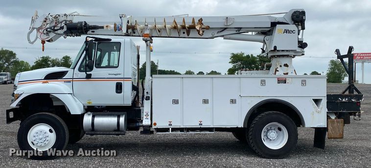 image for item KB9431 2013 International 7300 SFA  digger derrick truck