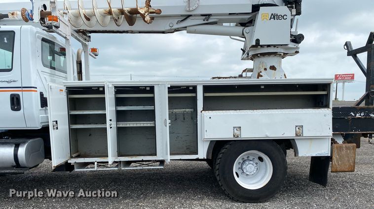 image for item KB9431 2013 International 7300 SFA  digger derrick truck