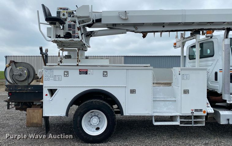 image for item KB9431 2013 International 7300 SFA  digger derrick truck