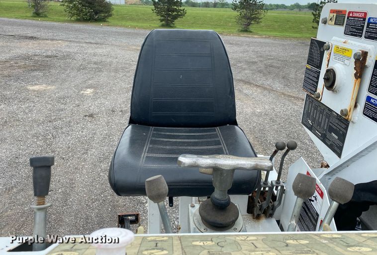 image for item KB9431 2013 International 7300 SFA  digger derrick truck