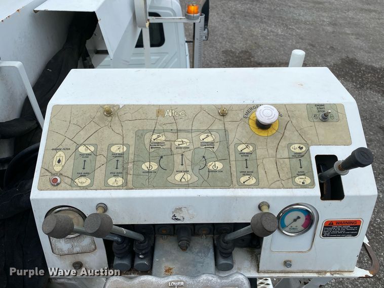 image for item KB9431 2013 International 7300 SFA  digger derrick truck