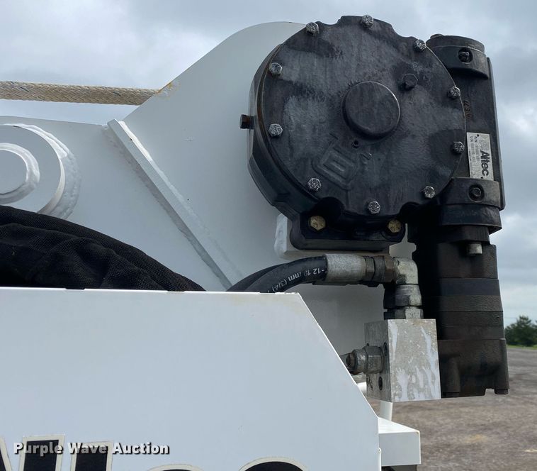 image for item KB9431 2013 International 7300 SFA  digger derrick truck