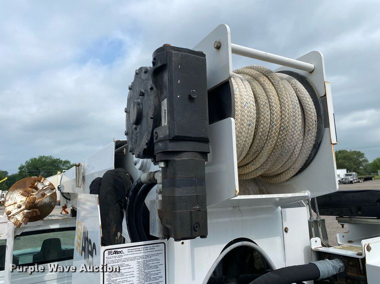 image for item KB9431 2013 International 7300 SFA  digger derrick truck