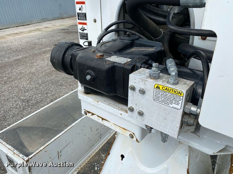 image for item KB9431 2013 International 7300 SFA  digger derrick truck