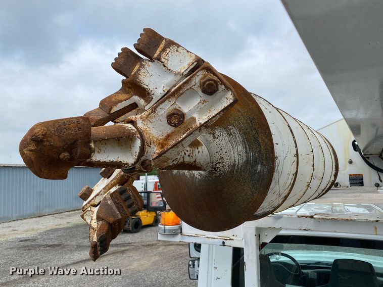 image for item KB9431 2013 International 7300 SFA  digger derrick truck