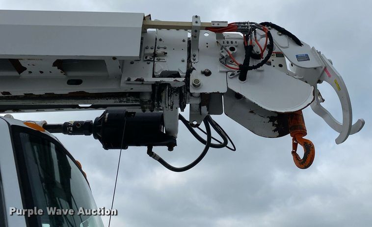 image for item KB9431 2013 International 7300 SFA  digger derrick truck