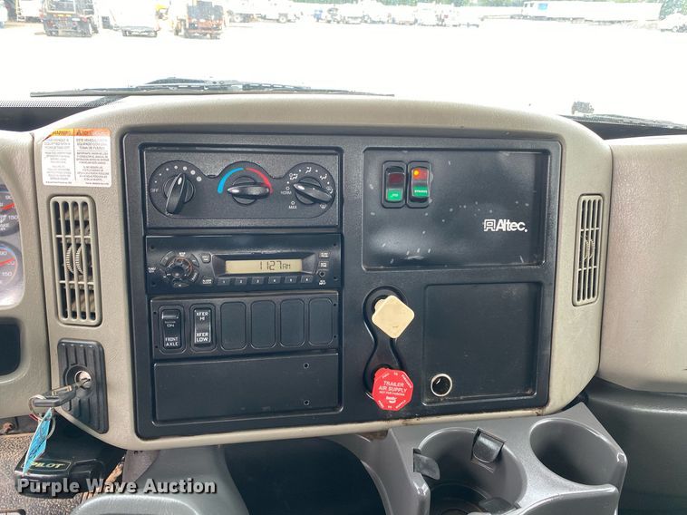 image for item KB9431 2013 International 7300 SFA  digger derrick truck