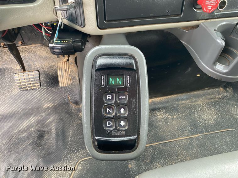 image for item KB9431 2013 International 7300 SFA  digger derrick truck