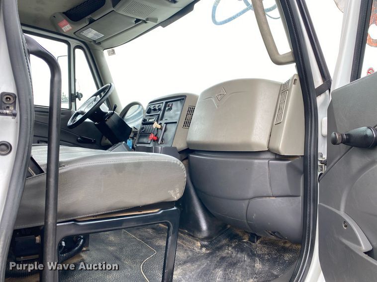 image for item KB9431 2013 International 7300 SFA  digger derrick truck