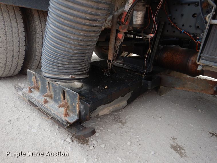 image for item KN9965 2016 Isuzu NPR  street sweeper truck