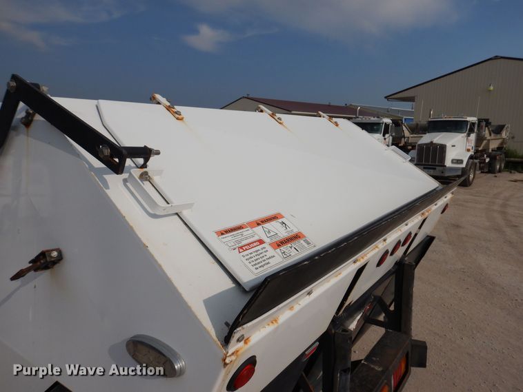 image for item KN9965 2016 Isuzu NPR  street sweeper truck