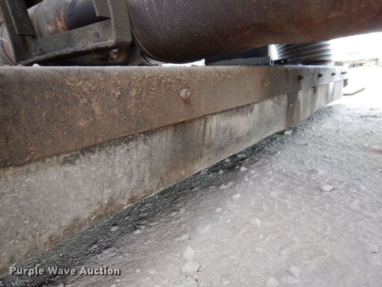 image for item KN9965 2016 Isuzu NPR  street sweeper truck