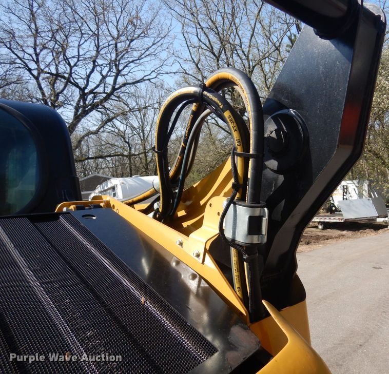 image for item KU9989 2012 Caterpillar 262C  skid steer loader