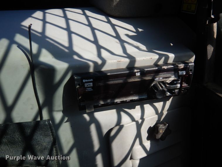 image for item KU9989 2012 Caterpillar 262C  skid steer loader