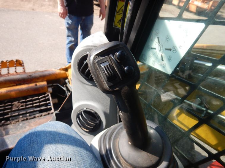 image for item KU9989 2012 Caterpillar 262C  skid steer loader